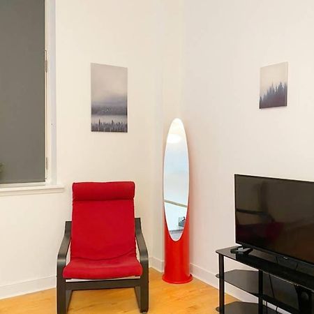 Cozy Nights - Ibrox Street Appartement Glasgow Buitenkant foto