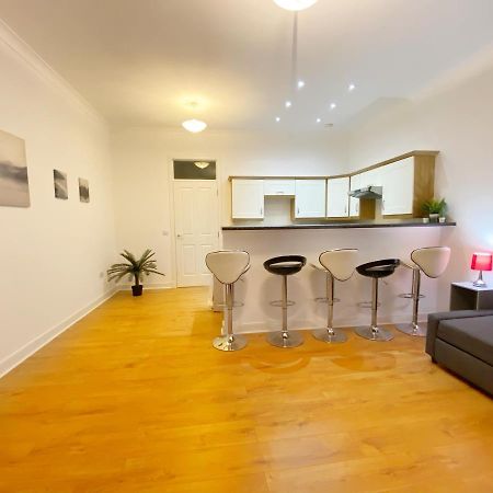 Cozy Nights - Ibrox Street Appartement Glasgow Buitenkant foto