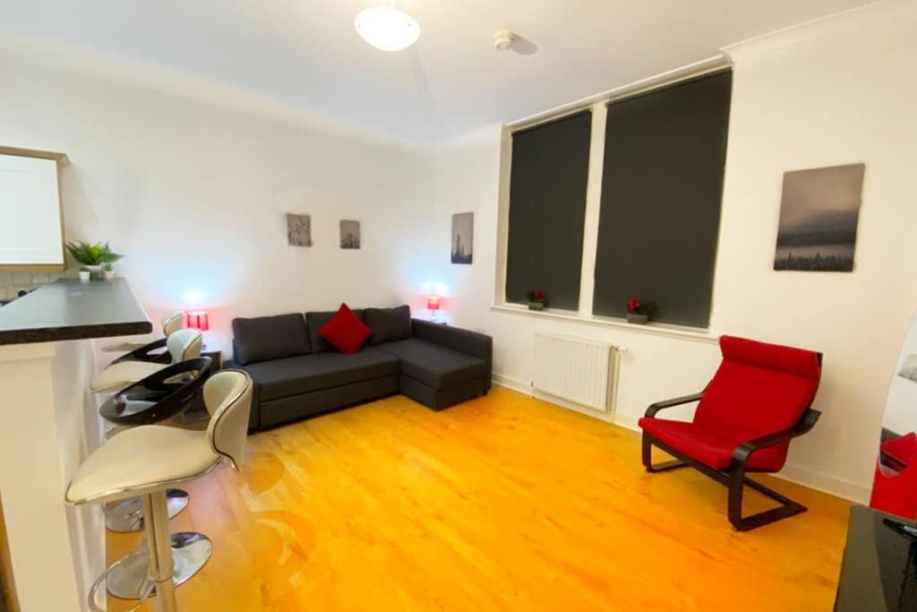 Cozy Nights - Ibrox Street Appartement Glasgow Buitenkant foto