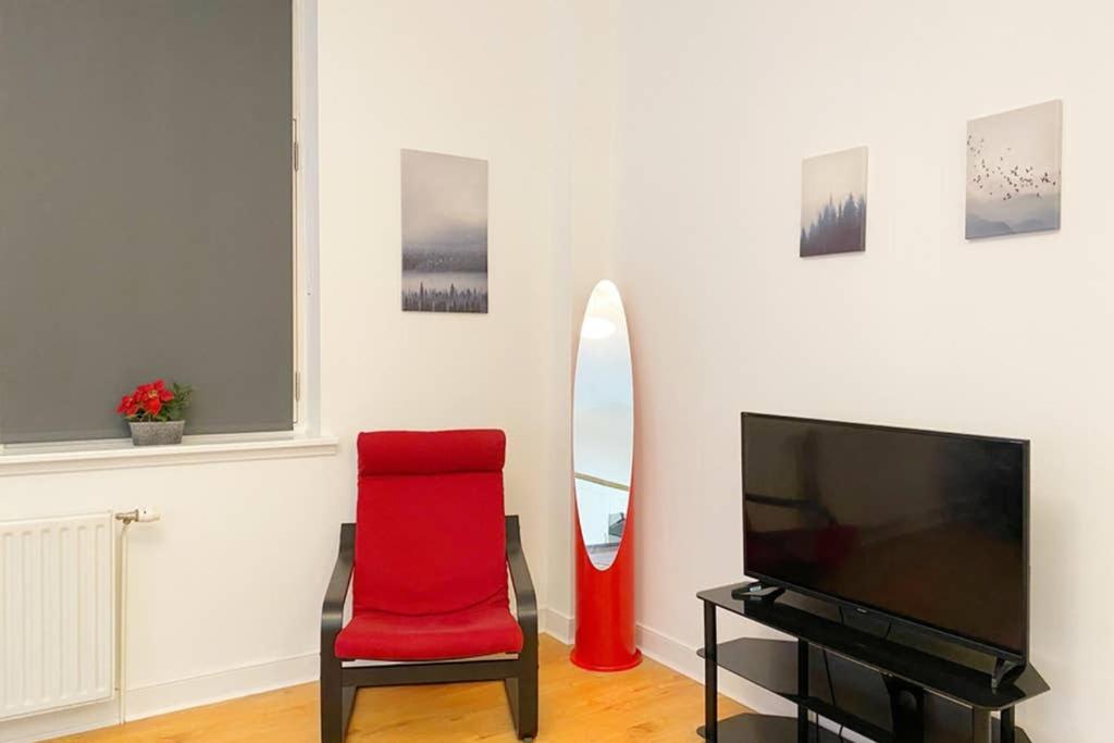 Cozy Nights - Ibrox Street Appartement Glasgow Buitenkant foto