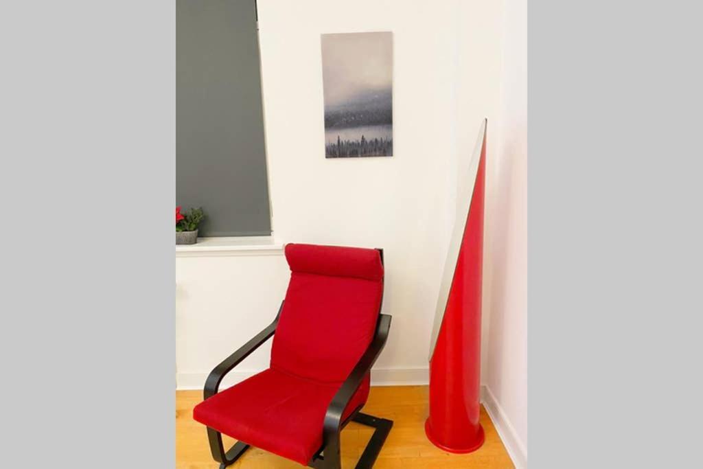 Cozy Nights - Ibrox Street Appartement Glasgow Buitenkant foto