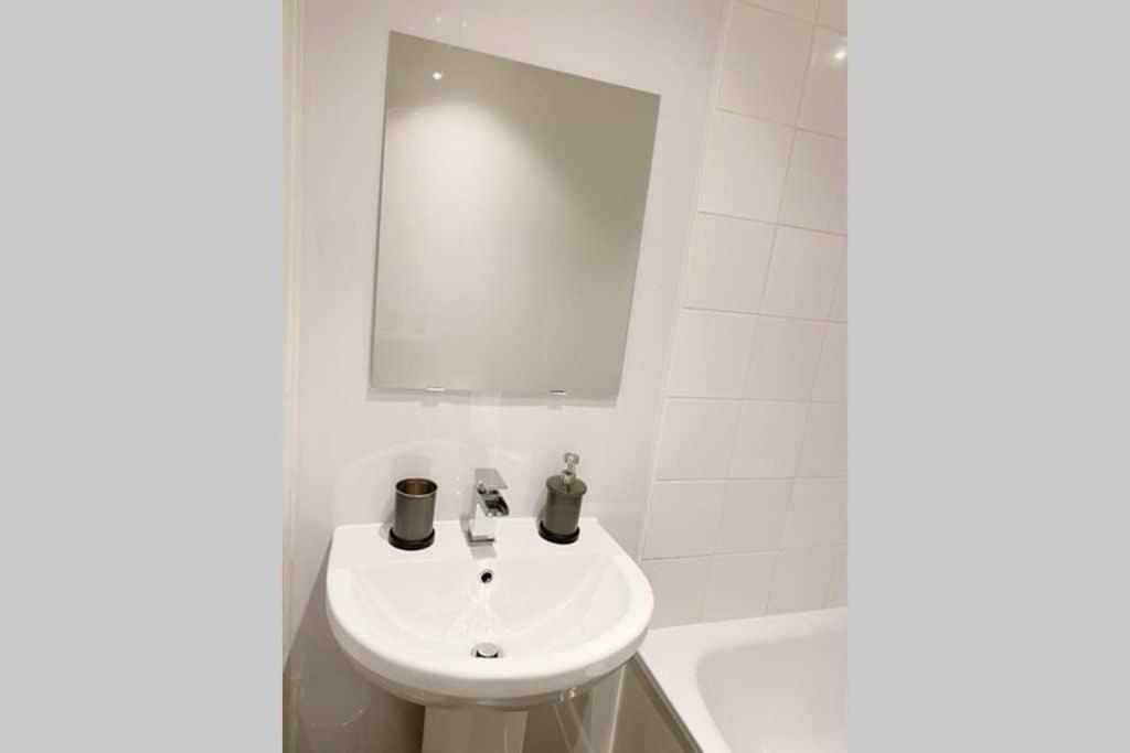 Cozy Nights - Ibrox Street Appartement Glasgow Buitenkant foto