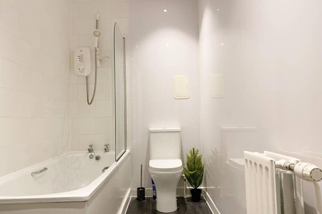 Cozy Nights - Ibrox Street Appartement Glasgow Buitenkant foto