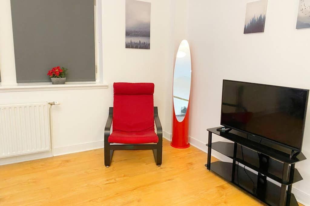 Cozy Nights - Ibrox Street Appartement Glasgow Buitenkant foto