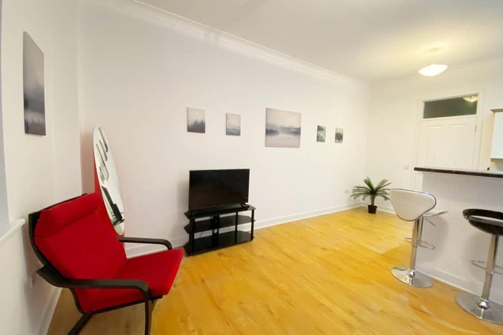 Cozy Nights - Ibrox Street Appartement Glasgow Buitenkant foto