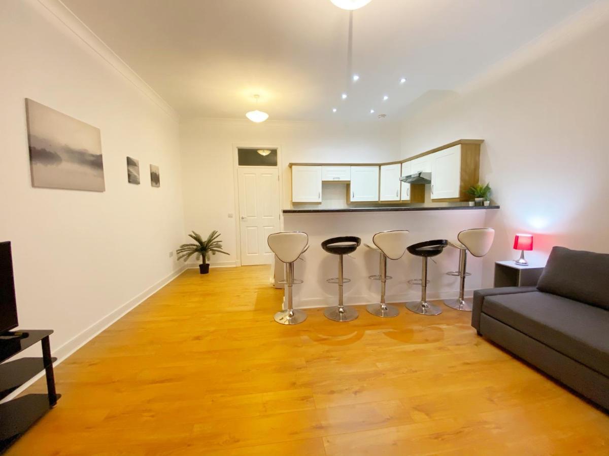 Cozy Nights - Ibrox Street Appartement Glasgow Buitenkant foto